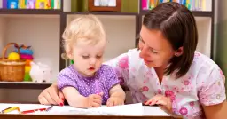 Czy urlop wychowawczy wlicza się do emerytury? Sprawdź, co tracisz!