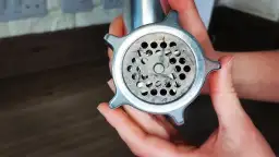 Jak łatwo i poprawnie założyć końcówkę do ciastek na maszynkę – krok po kroku