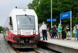 Jak dojechać do Jastarni pociągiem - szybkie trasy i praktyczne porady