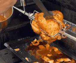 Idealny kurczak na rożnie: mistrz grillowania zdradza sekrety perfekcyjnego nabicia