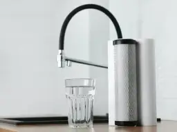 Jaki filtr do wody w bloku – uniknij problemów z jakością wody