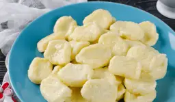 Kluski leniwe z czym podać – najlepsze pomysły na smakowite dania