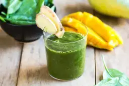 Koktajl ze szpinakiem na odchudzanie: 5 przepisów i sekrety Róży