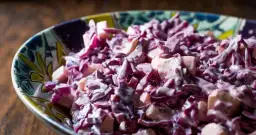 Surówka z czerwonej kapusty jak w kebabie - prosty przepis na smakowity dodatek