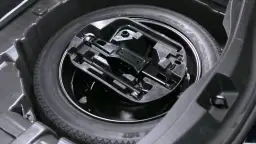 Jak wyjąć koło zapasowe Peugeot 5008 i uniknąć problemów z wymianą