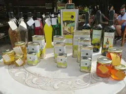 Co warto przywieźć z Grecji Zakynthos: najlepsze lokalne pamiątki i produkty