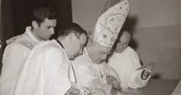 Ile świec na ołtarzu? Odkryj tajemnice liturgicznych tradycji