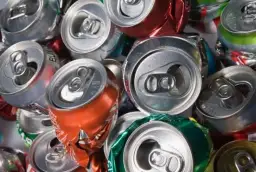 Czy puszki aluminiowe czyszczą komin? Odkryj niebezpieczeństwa tej metody