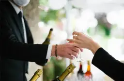 Jakie wina na wesele: wybierz idealne trunki dla swoich gości