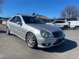 Mercedes-Benz C32 AMG – niezwykła historia, technika i osiągi sportowe