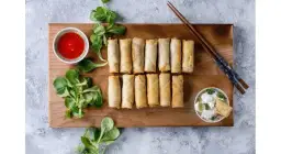 Domowe ciasto na sajgonki - prosty przepis na azjatycki przysmak