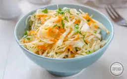 Jak zrobić sałatkę z białej kapusty, aby zachwycić gości smakiem