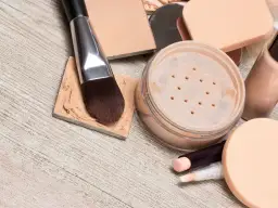 Najlepszy podkład do cery trądzikowej - uniknij błędów w wyborze