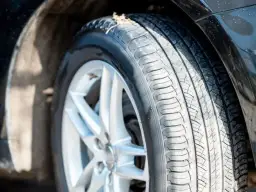 Opona ile lat? Dowiedz się, kiedy naprawdę powinieneś je wymienić