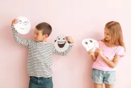 Integracja sensoryczna: jak zaburzenia wpływają na rozwój dziecka