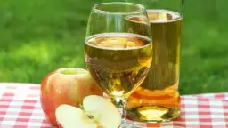 Cydr i wino jabłkowe: Domowy napój alkoholowy z jabłek krok po kroku