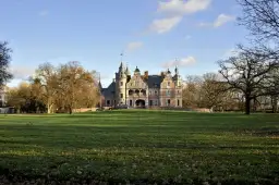 Pałac Twardowskich w Kobylnikach: historia, tajemnice i zwiedzanie zabytku