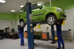 Ile kosztuje roboczogodzina w warsztacie samochodowym w 2023 roku?