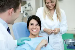 Dentysta bez stresu: Jak skutecznie rozmawiać i pytać?