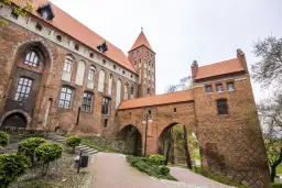 Zamek w Kwidzynie, z jego ceglaną architekturą i charakterystyczną wieżą, kryje wiele ciekawostek.