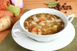 Zupa fasolowa jak zrobić - prosty przepis na smaczną i sycącą zupę