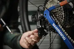 Kompletna instrukcja ustawiania przerzutek w rowerze: Regulacja bez błędów