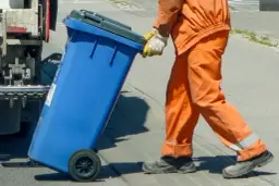 Zwolnienie z opłaty za śmieci: Kto i jak może zaoszczędzić?