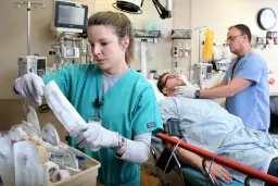 Czy pielęgniarka może podać adrenalinę bez zlecenia w nagłych wypadkach?