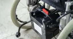 Jak ładować wózek inwalidzki, aby uniknąć problemów z akumulatorem