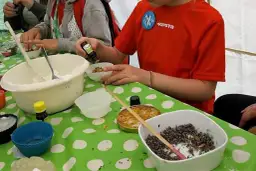 Prosty przepis na bezpieczne mydło z dziećmi w przedszkolu krok po kroku
