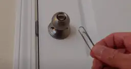 Jak otworzyć drzwi bez klucza? Poradnik ślusarza krok po kroku