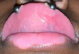 Snake eye piercing co to - wszystko, co musisz wiedzieć przed decyzją