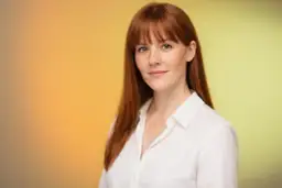 Jak zrobić zdjęcie do CV? Uniknij błędów, zachwyć rekrutera!