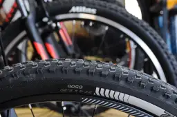 Jak czytać rozmiar opon rowerowych? Przewodnik ETRTO, calowy, francuski