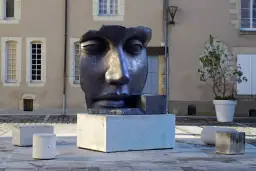 Igor Mitoraj Zwiastowanie - tajemnice i znaczenie rzeźby, które zaskakują