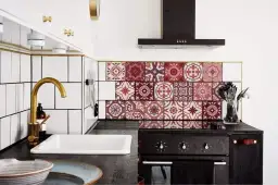 Czym przykryć stare kafelki w kuchni? Tanie i skuteczne metody