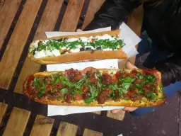 Kulinarny Kazimierz: Gdzie zjeść najlepiej? Od zapiekanek po restauracje