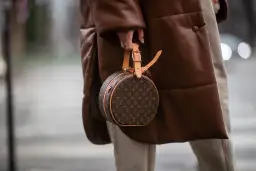 Czy torebki Louis Vuitton są ze skóry? Odkryj prawdę o materiałach