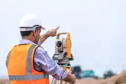 Ile zarabia geodeta po technikum? Zaskakujące różnice w wynagrodzeniu