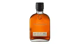 Gdzie kupić whisky 200 ml? Sprawdzone sklepy i oferty online
