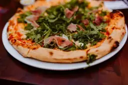 Gdzie zjeść w Koszalinie? Odkryj najlepsze lokale gastronomiczne