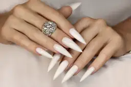 Długie paznokcie: Dieta, pielęgnacja i błędy, których unikniesz