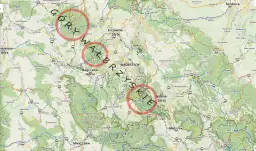 Mapa szlaków turystycznych w Górach Wałbrzyskich. Widoczne zaznaczone obszary i nazwy miejscowości.