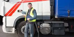 Ile zarabia kierowca tira w Eko-Okna? Zaskakujące fakty o wynagrodzeniu