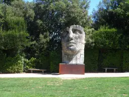 Igor Mitoraj: Dzieła, gdzie podziwiać i co symbolizują?