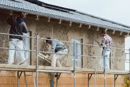 Jak prawidłowo położyć tynk na cegle i uniknąć najczęstszych błędów