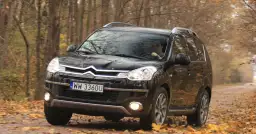 Citroen C-Crosser: Japoński SUV z francuskim znaczkiem? Warto kupić?