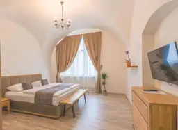 Ile kosztuje nocleg w Pradze? Przewodnik po cenach i oszczędnościach