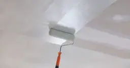 Jaka farba na sufit? Wybierz idealny kolor i uniknij błędów