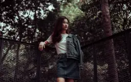 Stylizacje spódniczki jeansowej: Odkryj modne i różnorodne zestawienia